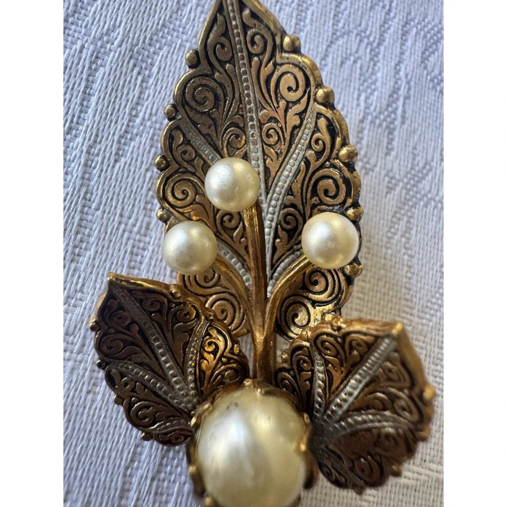 Vintage Spain Gold Tone Ornate Filigree‎ Faux Pearl Brooch